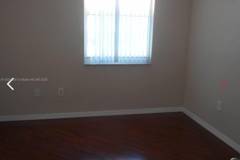 Copropriété à vendre à Surfside, Floride: 2 chambres, 93.09 m2 № 1804575 - photo 4