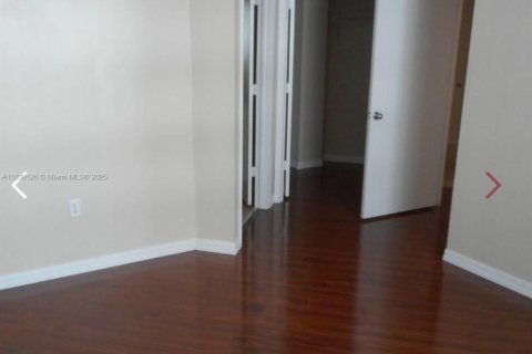 Copropriété à vendre à Surfside, Floride: 2 chambres, 93.09 m2 № 1804575 - photo 5