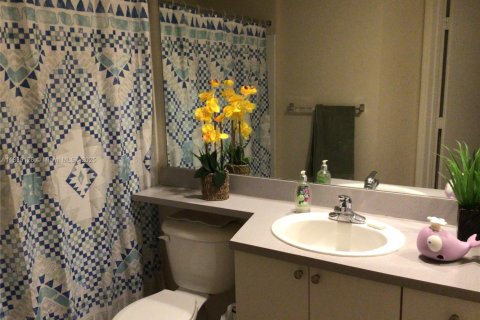 Copropriété à vendre à Surfside, Floride: 2 chambres, 93.09 m2 № 1804575 - photo 11