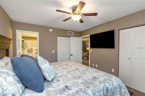 Condo in Dunedin, Florida, 2 bedrooms  № 1837178 - photo 16