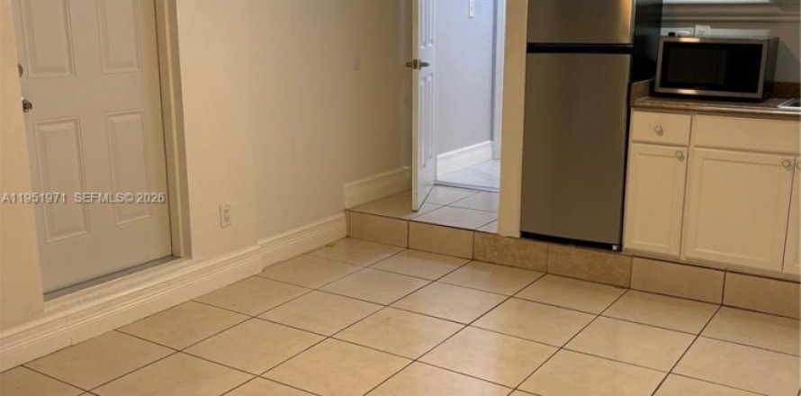 Дом в Майами, Флорида 1 спальня, 183.48м2 № 2006103