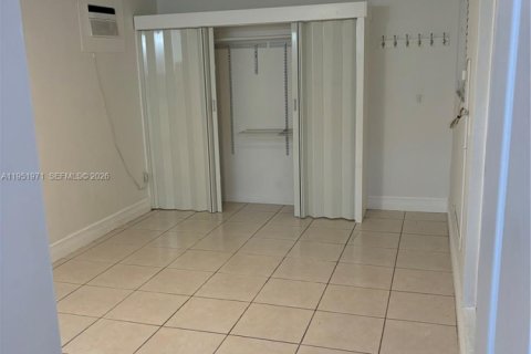 Снять в аренду виллу или дом в Майами, Флорида 1 спальня, 183.48м2, № 2006103 - фото 7