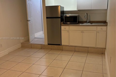 Снять в аренду виллу или дом в Майами, Флорида 1 спальня, 183.48м2, № 2006103 - фото 2