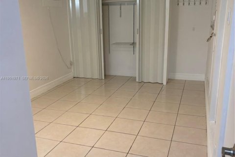 Снять в аренду виллу или дом в Майами, Флорида 1 спальня, 183.48м2, № 2006103 - фото 6