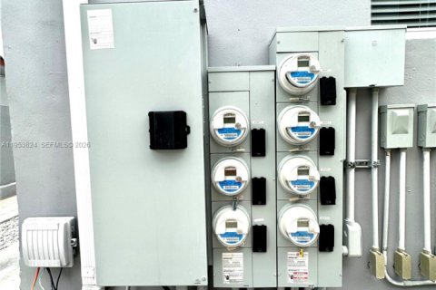 Propiedad comercial en venta en Miami, Florida, 494.05 m2 № 2054777 - foto 13