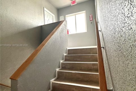 Propiedad comercial en venta en Miami, Florida, 494.05 m2 № 2054777 - foto 12