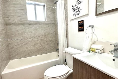 Propiedad comercial en venta en Miami, Florida, 494.05 m2 № 2054777 - foto 10