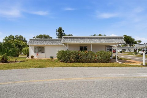 Condo in Venice, Florida, 2 bedrooms № 2225705 - photo 11