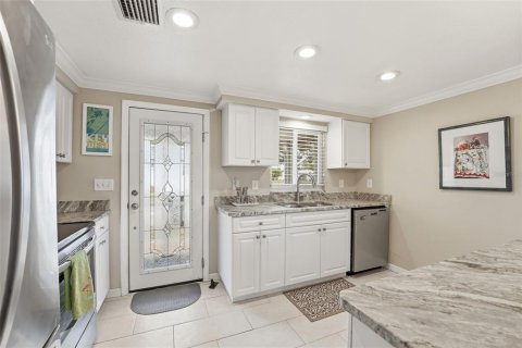 Condo in Venice, Florida, 2 bedrooms № 2225705 - photo 15