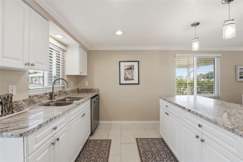 Condo in Venice, Florida, 2 bedrooms № 2225705 - photo 14
