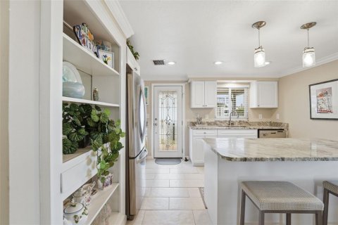 Condo in Venice, Florida, 2 bedrooms № 2225705 - photo 16