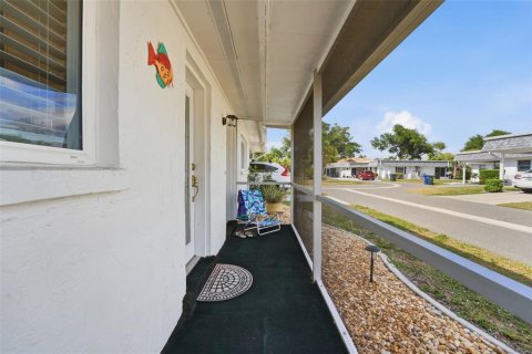 Condo in Venice, Florida, 2 bedrooms № 2225705 - photo 4