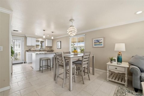 Condo in Venice, Florida, 2 bedrooms № 2225705 - photo 23
