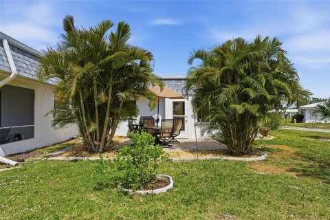 Condo in Venice, Florida, 2 bedrooms № 2225705 - photo 9