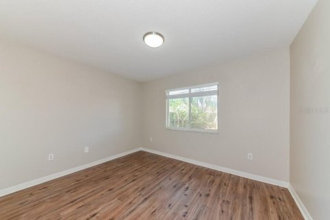 Villa ou maison à louer à Gibsonton, Floride: 3 chambres, 128.21 m2 № 2423652 - photo 13