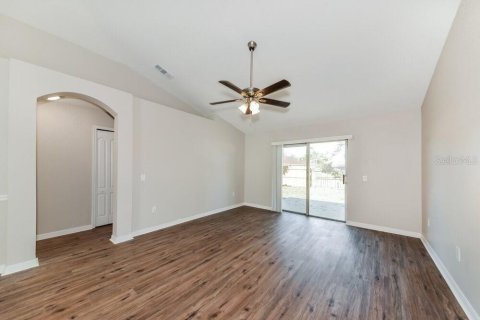 Villa ou maison à louer à Gibsonton, Floride: 3 chambres, 128.21 m2 № 2423652 - photo 3