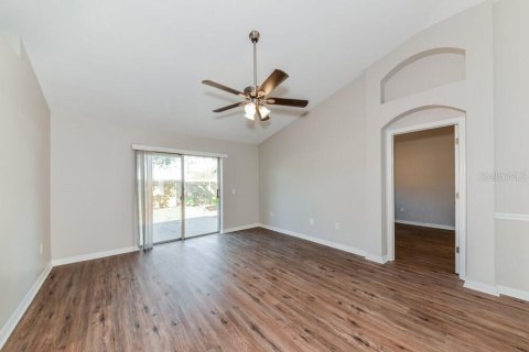Villa ou maison à louer à Gibsonton, Floride: 3 chambres, 128.21 m2 № 2423652 - photo 4