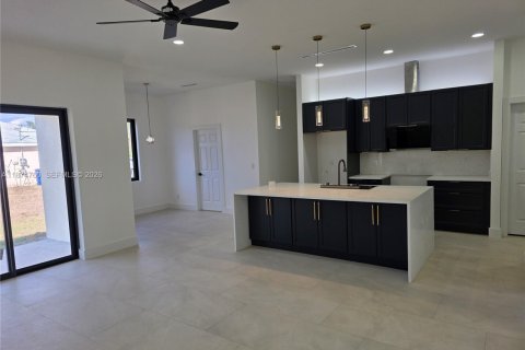 House in Lehigh Acres, Florida 3 bedrooms, 146.51 sq.m. № 1980398 - photo 6