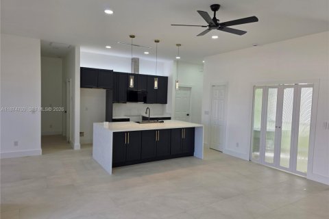 House in Lehigh Acres, Florida 3 bedrooms, 146.51 sq.m. № 1980398 - photo 7