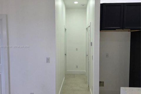 House in Lehigh Acres, Florida 3 bedrooms, 146.51 sq.m. № 1980398 - photo 19