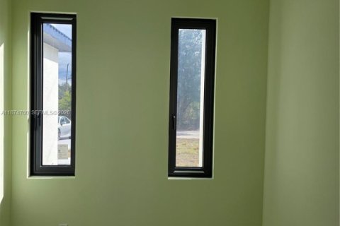 House in Lehigh Acres, Florida 3 bedrooms, 146.51 sq.m. № 1980398 - photo 25