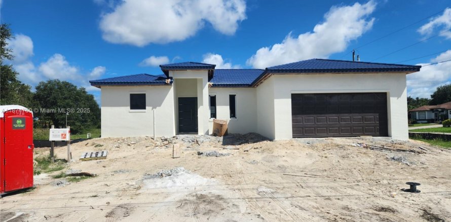 Casa en Lehigh Acres, Florida 3 dormitorios, 146.51 m2 № 1980398
