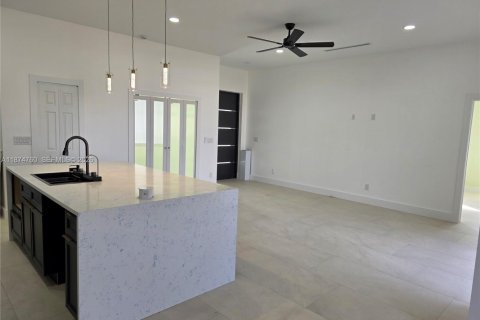 House in Lehigh Acres, Florida 3 bedrooms, 146.51 sq.m. № 1980398 - photo 8