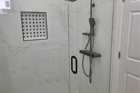 House in Lehigh Acres, Florida 3 bedrooms, 146.51 sq.m. № 1980398 - photo 23