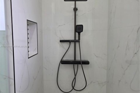 House in Lehigh Acres, Florida 3 bedrooms, 146.51 sq.m. № 1980398 - photo 17