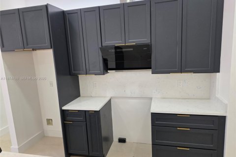 House in Lehigh Acres, Florida 3 bedrooms, 146.51 sq.m. № 1980398 - photo 10