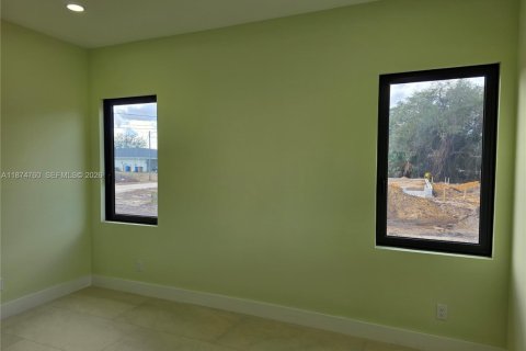 House in Lehigh Acres, Florida 3 bedrooms, 146.51 sq.m. № 1980398 - photo 14