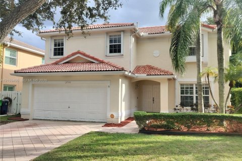 Casa en venta en Sunrise, Florida, 4 dormitorios, 215.9 m2 № 2432019 - foto 2