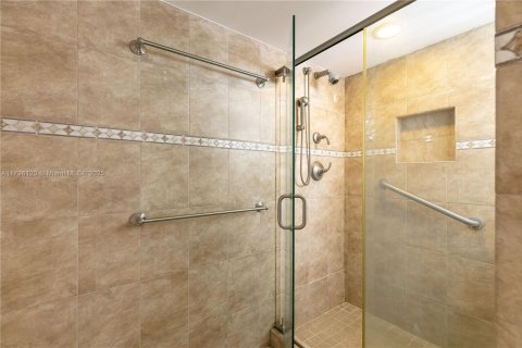 Copropriété à louer à Hollywood, Floride: 1 chambre, 91.04 m2 № 1861075 - photo 12