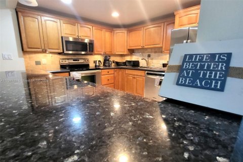 Copropriété à louer à Hollywood, Floride: 1 chambre, 91.04 m2 № 1861075 - photo 11