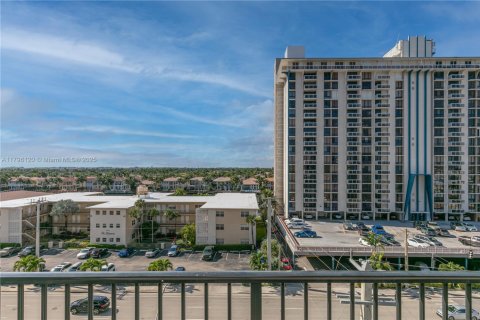 Copropriété à louer à Hollywood, Floride: 1 chambre, 91.04 m2 № 1861075 - photo 23