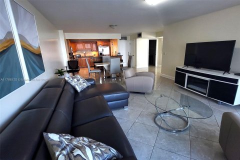 Copropriété à louer à Hollywood, Floride: 1 chambre, 91.04 m2 № 1861075 - photo 9