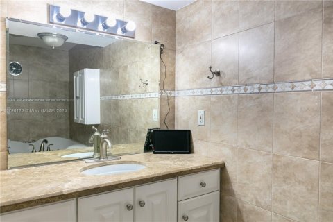 Copropriété à louer à Hollywood, Floride: 1 chambre, 91.04 m2 № 1861075 - photo 15