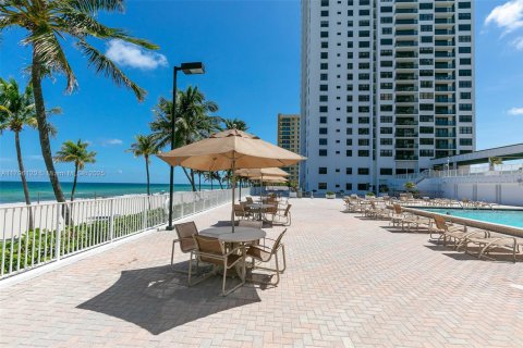 Copropriété à louer à Hollywood, Floride: 1 chambre, 91.04 m2 № 1861075 - photo 28