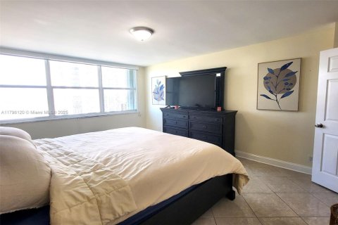 Copropriété à louer à Hollywood, Floride: 1 chambre, 91.04 m2 № 1861075 - photo 20