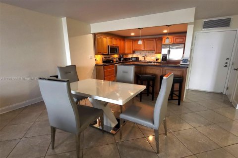 Copropriété à louer à Hollywood, Floride: 1 chambre, 91.04 m2 № 1861075 - photo 6