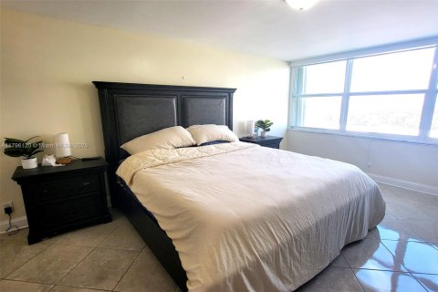 Copropriété à louer à Hollywood, Floride: 1 chambre, 91.04 m2 № 1861075 - photo 17