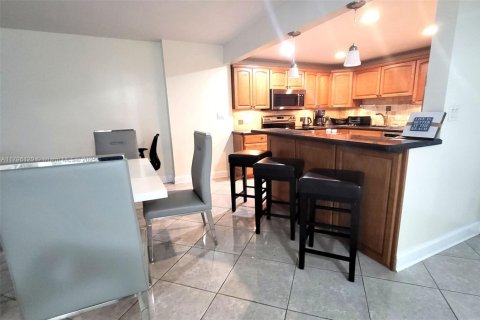 Copropriété à louer à Hollywood, Floride: 1 chambre, 91.04 m2 № 1861075 - photo 10