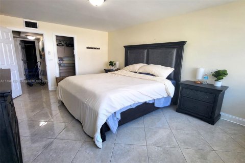 Copropriété à louer à Hollywood, Floride: 1 chambre, 91.04 m2 № 1861075 - photo 18