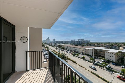 Copropriété à louer à Hollywood, Floride: 1 chambre, 91.04 m2 № 1861075 - photo 22