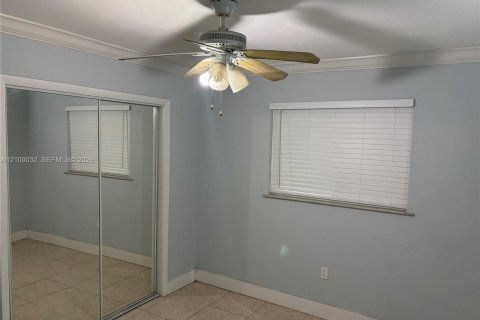 House in Miami Gardens, Florida 3 bedrooms, 193.98 sq.m. № 2402119 - photo 10