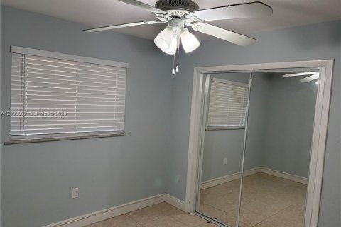 House in Miami Gardens, Florida 3 bedrooms, 193.98 sq.m. № 2402119 - photo 11