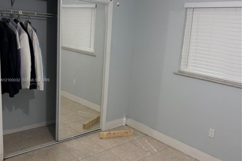 House in Miami Gardens, Florida 3 bedrooms, 193.98 sq.m. № 2402119 - photo 9