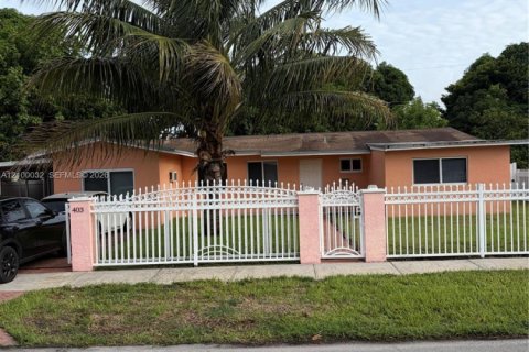 House in Miami Gardens, Florida 3 bedrooms, 193.98 sq.m. № 2402119