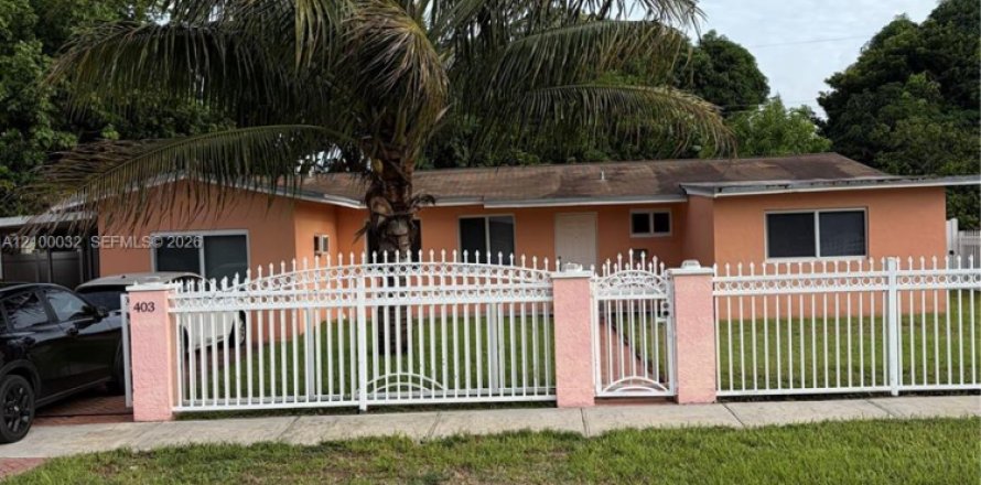 House in Miami Gardens, Florida 3 bedrooms, 193.98 sq.m. № 2402119