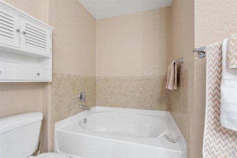 Condo in Sarasota, Florida, 3 bedrooms  № 1624943 - photo 22